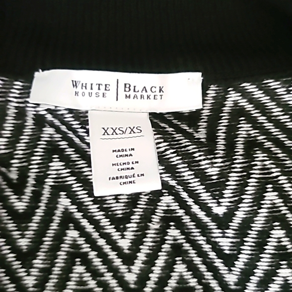 🙋‍♀️WHBM BLACK AND WHITE ZIP UP SWEATER! - Picture 5 of 10